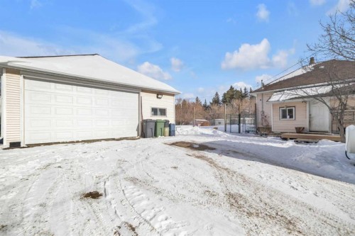 6312 48 Ave, Ponoka, AB - Outdoor
