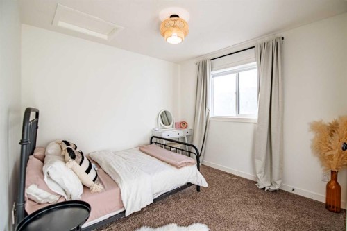 53 Portway Close, Blackfalds, AB - Indoor Photo Showing Bedroom