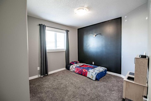 53 Portway Close, Blackfalds, AB - Indoor Photo Showing Bedroom