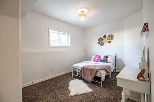 53 Portway Close, Blackfalds, AB - Indoor Photo Showing Bedroom