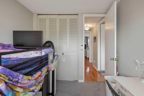 9909 171 Avenue Nw, Edmonton, AB - Indoor Photo Showing Bedroom