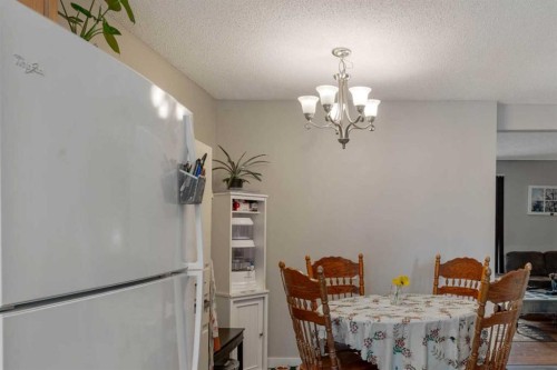 9909 171 Avenue Nw, Edmonton, AB - Indoor Photo Showing Dining Room
