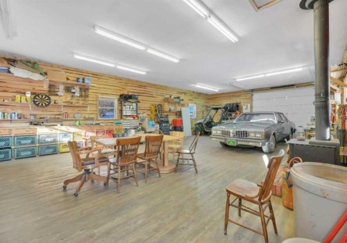 11 Aimie Avenue, White Sands, AB - Indoor Photo Showing Garage