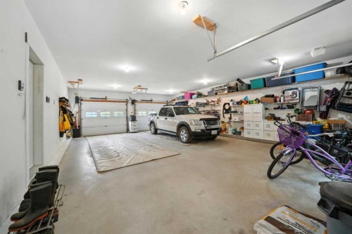 11 Aimie Avenue, White Sands, AB - Indoor Photo Showing Garage