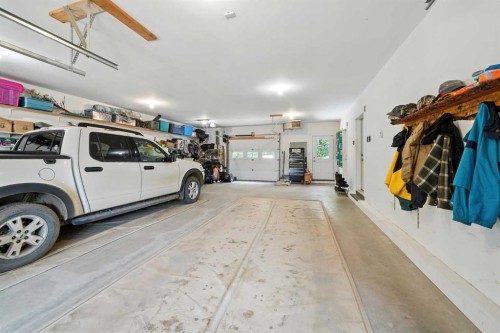11 Aimie Avenue, White Sands, AB - Indoor Photo Showing Garage