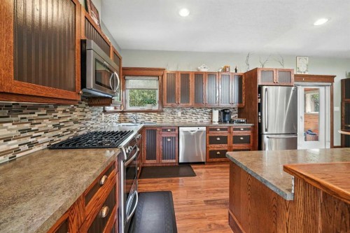 11 Aimie Avenue, White Sands, AB - Indoor Photo Showing Kitchen With Upgraded Kitchen