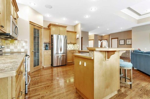 134 Lougheed Close, Red Deer, AB - Indoor Photo Showing Kitchen With Upgraded Kitchen