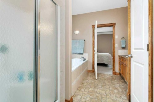 134 Lougheed Close, Red Deer, AB - Indoor Photo Showing Bathroom