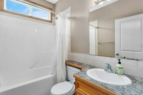 134 Lougheed Close, Red Deer, AB - Indoor Photo Showing Bathroom
