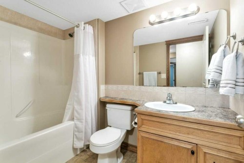 134 Lougheed Close, Red Deer, AB - Indoor Photo Showing Bathroom