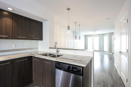 608-30 Carleton Avenue, Red Deer, AB - Indoor Photo Showing Kitchen With Double Sink With Upgraded Kitchen