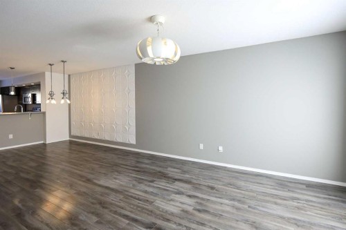 608-30 Carleton Avenue, Red Deer, AB - Indoor Photo Showing Other Room
