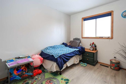 77 Duval Crescent, Red Deer, AB - Indoor Photo Showing Bedroom