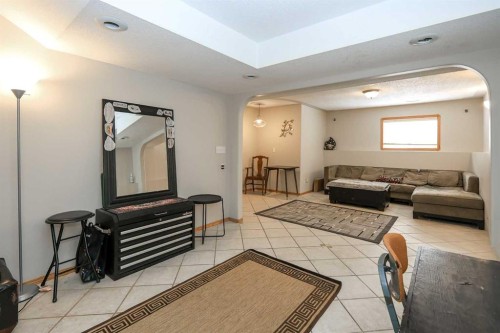 77 Duval Crescent, Red Deer, AB - Indoor Photo Showing Other Room