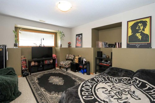 77 Duval Crescent, Red Deer, AB - Indoor Photo Showing Bedroom