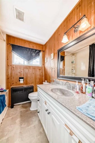 4939 45 Street, Innisfail, AB - Indoor Photo Showing Bathroom