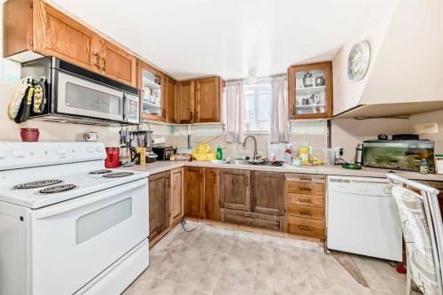 4939 45 Street, Innisfail, AB - Indoor Photo Showing Kitchen