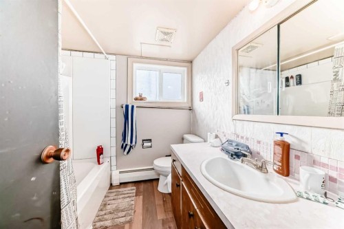 4939 45 Street, Innisfail, AB - Indoor Photo Showing Bathroom