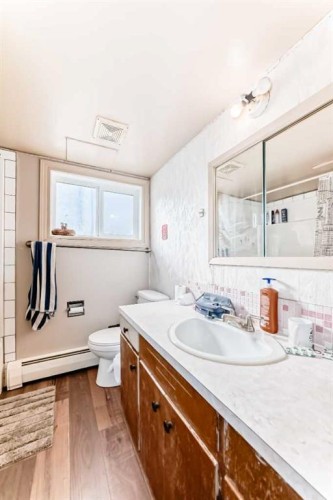 4939 45 Street, Innisfail, AB - Indoor Photo Showing Bathroom