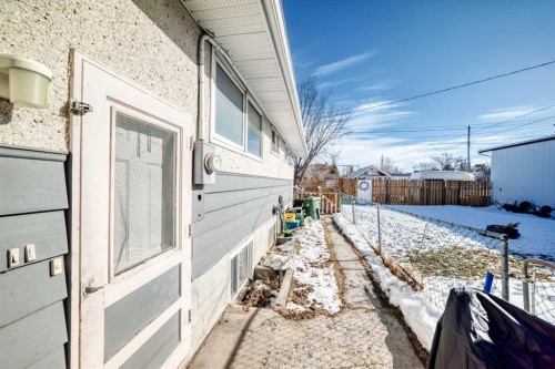4939 45 Street, Innisfail, AB - Outdoor With Exterior