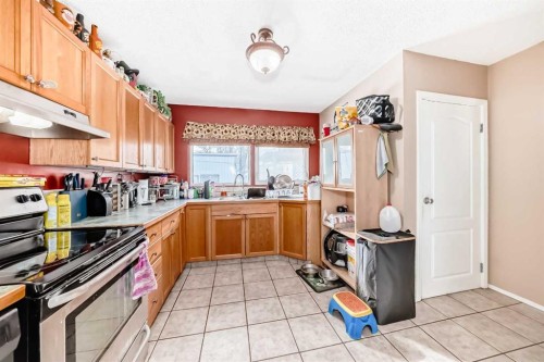 4939 45 Street, Innisfail, AB - Indoor Photo Showing Kitchen