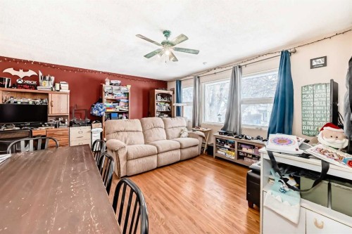 4939 45 Street, Innisfail, AB - Indoor Photo Showing Living Room