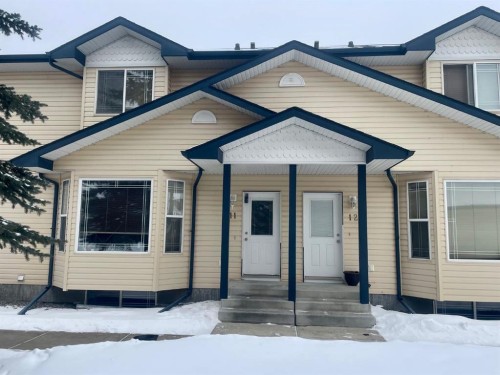 11-2 Hinshaw Drive  Sylvan Lake, AB T4S 2J2