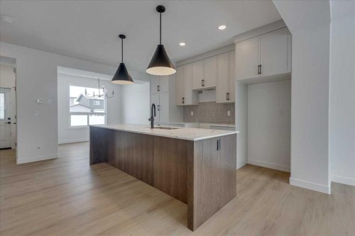 32 Inglis Crescent, Sylvan Lake, AB - Indoor Photo Showing Kitchen