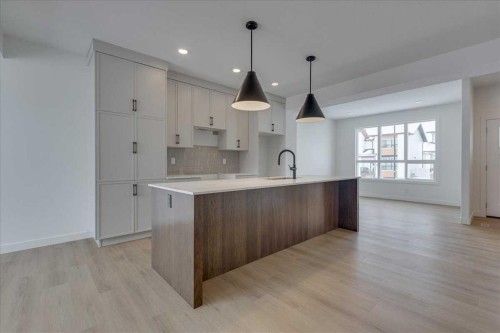 32 Inglis Crescent, Sylvan Lake, AB - Indoor Photo Showing Kitchen With Upgraded Kitchen