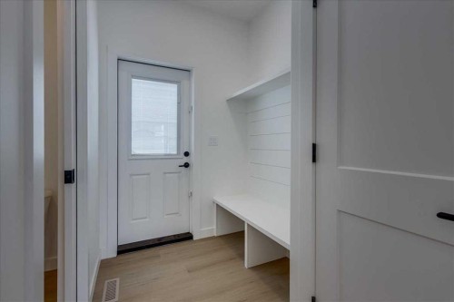 32 Inglis Crescent, Sylvan Lake, AB - Indoor Photo Showing Other Room
