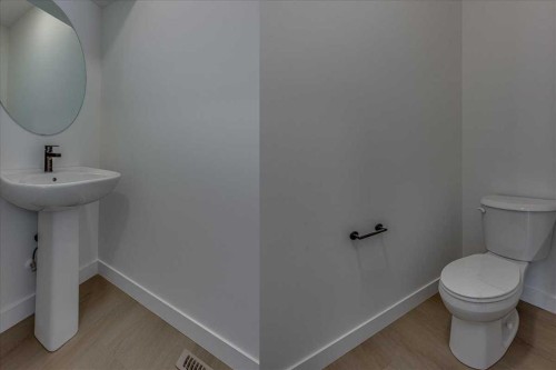 32 Inglis Crescent, Sylvan Lake, AB - Indoor Photo Showing Bathroom