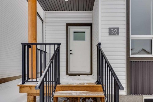 32 Inglis Crescent, Sylvan Lake, AB - Outdoor With Exterior