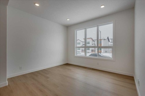 32 Inglis Crescent, Sylvan Lake, AB - Indoor Photo Showing Other Room