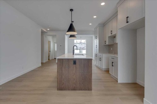32 Inglis Crescent, Sylvan Lake, AB - Indoor Photo Showing Kitchen