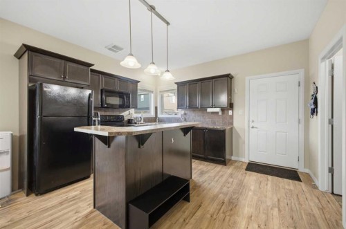 408-150 Vanier Drive, Red Deer, AB - Indoor Photo Showing Kitchen