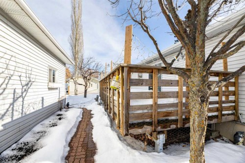 4216 37 Street, Red Deer, AB - Outdoor