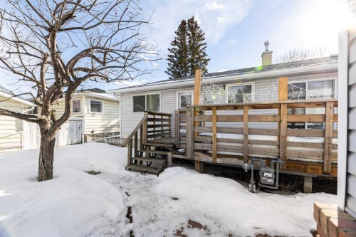 4216 37 Street, Red Deer, AB - Outdoor