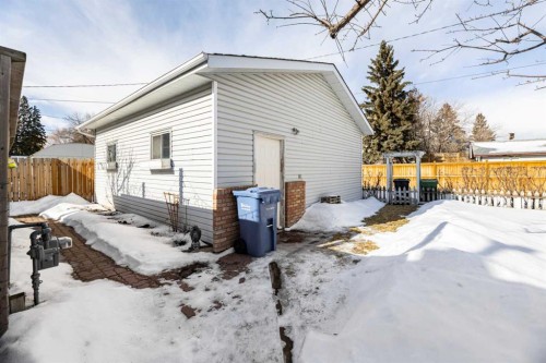 4216 37 Street, Red Deer, AB - Outdoor