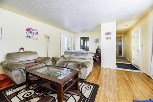 4216 37 Street, Red Deer, AB - Indoor Photo Showing Living Room