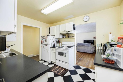 4216 37 Street, Red Deer, AB - Indoor Photo Showing Kitchen