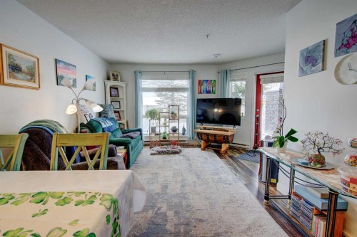 106-60 Jacobs Close, Red Deer, AB - Indoor Photo Showing Living Room
