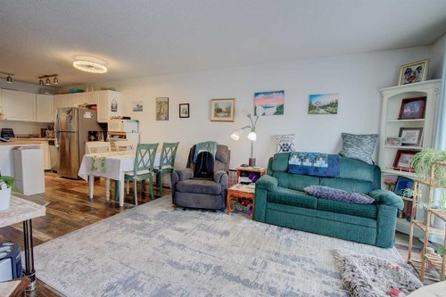 106-60 Jacobs Close, Red Deer, AB - Indoor Photo Showing Living Room