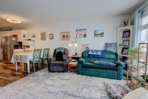 106-60 Jacobs Close, Red Deer, AB - Indoor Photo Showing Living Room