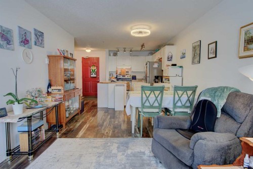 106-60 Jacobs Close, Red Deer, AB - Indoor Photo Showing Living Room