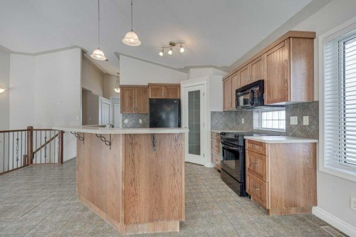 9 Assinger Avenue, Red Deer, AB - Indoor Photo Showing Kitchen