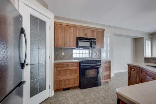 9 Assinger Avenue, Red Deer, AB - Indoor Photo Showing Kitchen