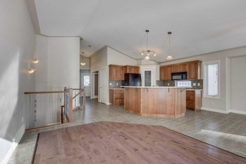 9 Assinger Avenue, Red Deer, AB - Indoor Photo Showing Kitchen
