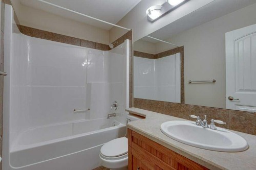 9 Assinger Avenue, Red Deer, AB - Indoor Photo Showing Bathroom