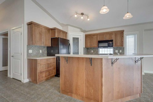 9 Assinger Avenue, Red Deer, AB - Indoor Photo Showing Kitchen
