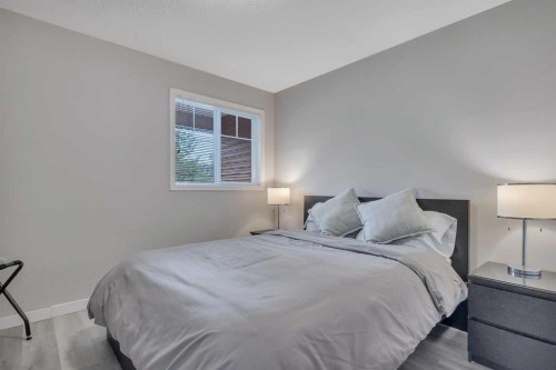 1212-5220 50A Avenue, Sylvan Lake, AB - Indoor Photo Showing Bedroom